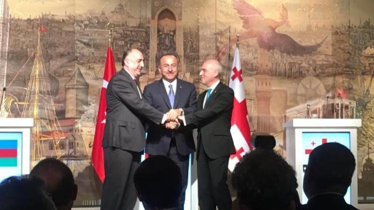 (Geniş Haber) Çavuşoğlu, Azerbaycan ve Gürcistan Dışişleri Bakanlarıyla basın toplantısı düzenledi