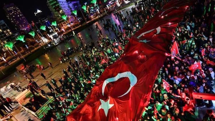 İzmirde 29 Ekim Cumhuriyet Bayramı coşkuyla kutlandı (3)