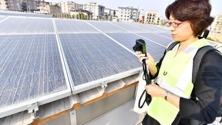 Japonlar çatıdaki güneş enerjisi santralini gezdi