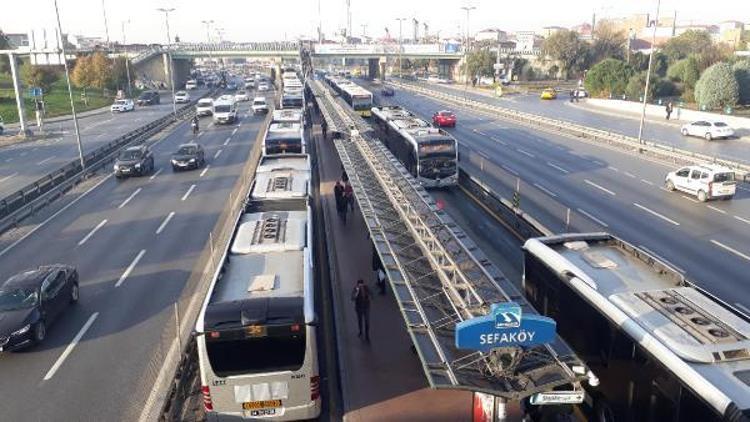 Metrobüs arızası yoğunluğa neden oldu