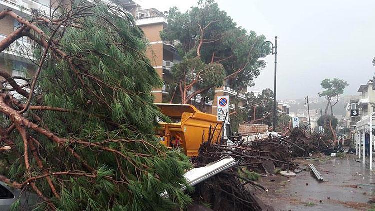 İtalya fırtına ve sel felaketi ile boğuşuyor