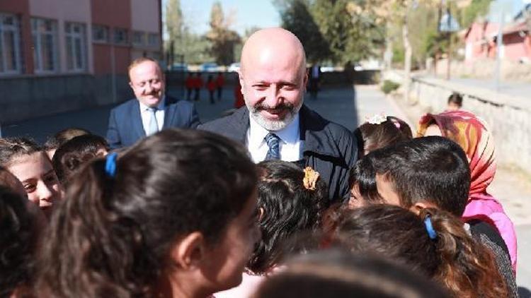 Başkan Çolakbayrakdar, okul ziyaretlerini sürdürüyor