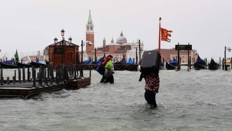 Venedikte son 10 yılın en büyük seli: Kentin dörtte üçü su altında