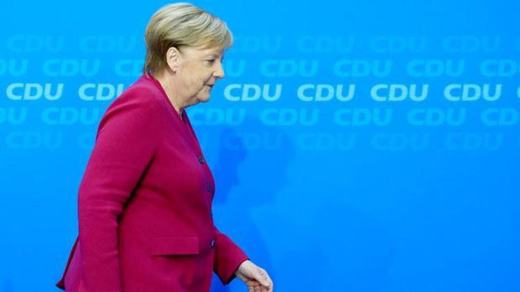 Merkel’in koltuğu için üç kişi adaylağını açıkladı