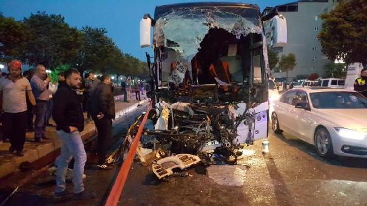 Yolcu otobüsü, park halindeki TIRa çarptı: 1 ölü, 17 yaralı (1)
