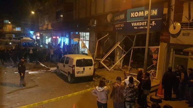 Börekçide tüp patladı: 2 iş yeri ve 4 araç zarar gördü, 1 yaralı/ Ek fotoğraflar