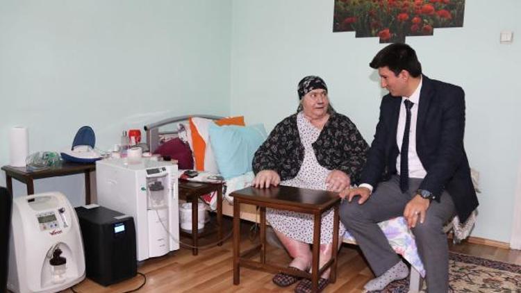 Kanser hastası kadına, oksijen cihazı ve jeneratör desteği