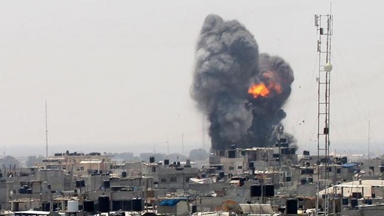 İsrail Gazzeyi havadan bombaladı