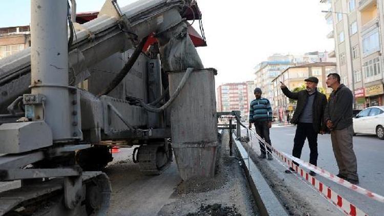 Başkan Çolakbayrakdar, Fuzuli Caddesinde  incelemelerde bulundu