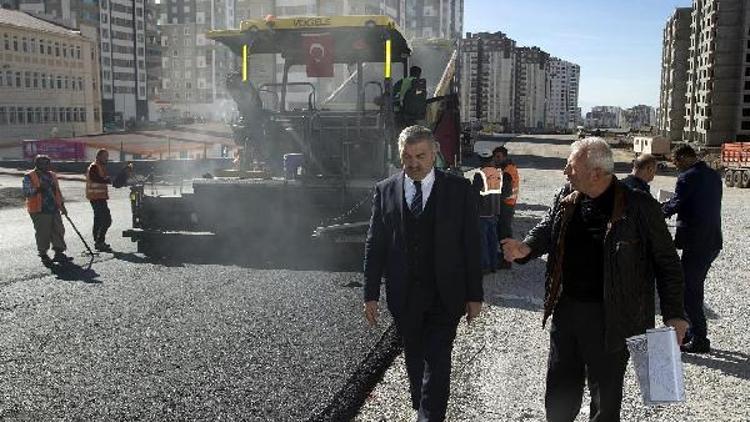 Başkan Çelik, asfaltlama çalışmalarını inceledi