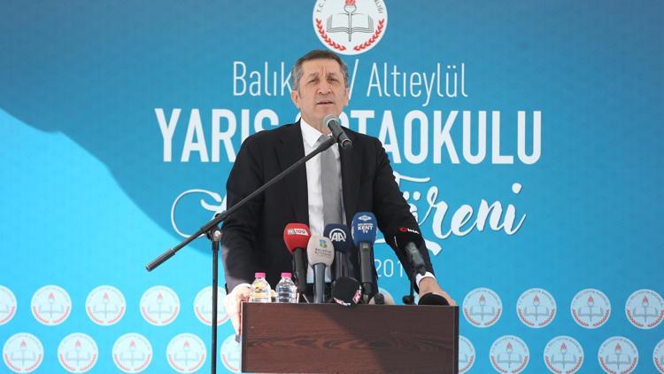 Bakan Selçuk, Balıkesirde okul açılışına katıldı