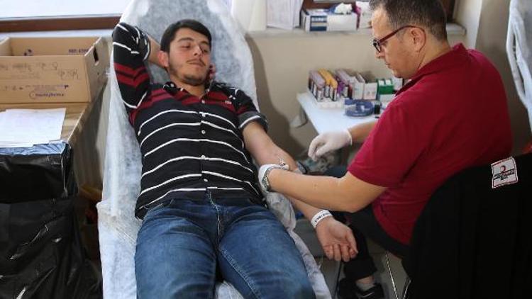Genç Kaymekten 100 ünite kan bağışı