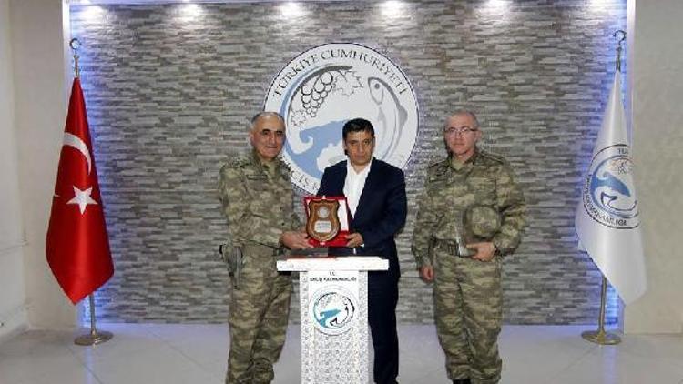 Korgeneral Erbaştan  Kaymakam Mehmetbeyoğluna ziyaret