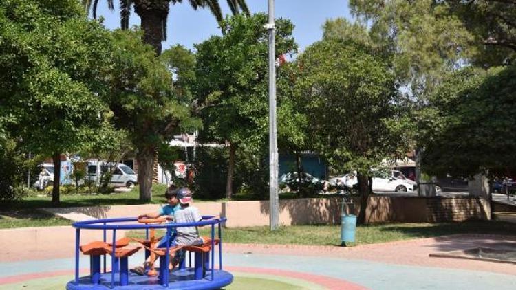 Bornovada çocuk parklarına kamera yerleştiriliyor