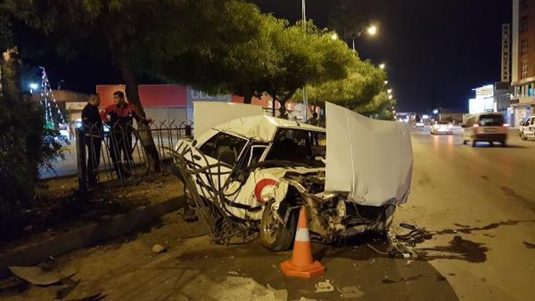 Otomobilin hurdaya döndüğü kazadan yara almadan kurtuldu