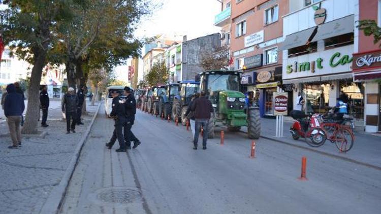 Aksarayda çiftçiden traktörlü şeker pancarı kotası eylemi