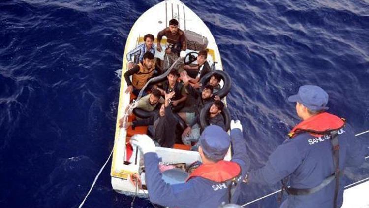 Sürat teknesi ile denize açılıp, haber alınamayan göçmenler kurtarıldı