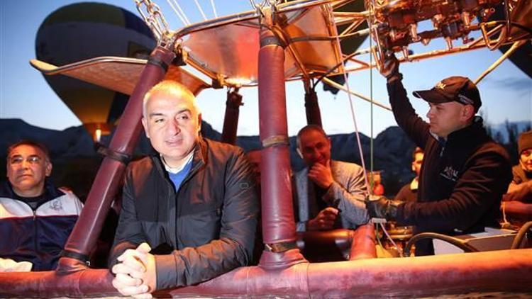 Bakan Ersoy balonla Kapadokya turu yaptı