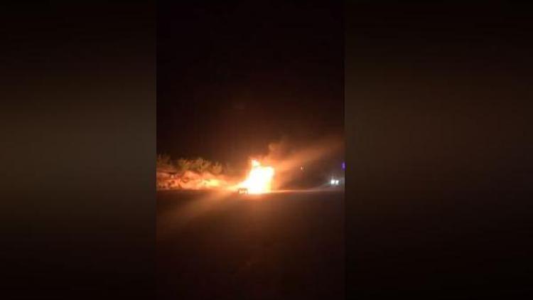 Alev alev yanan otomobilin LPG tankı patladı