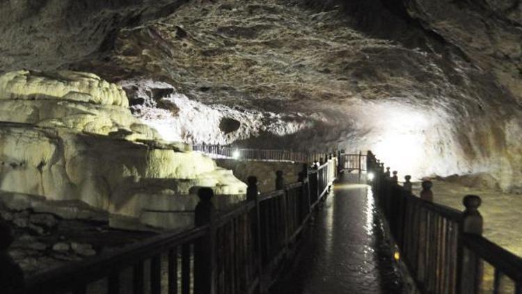 Yer altındaki gizli Pamukkale Kaklık Mağarası