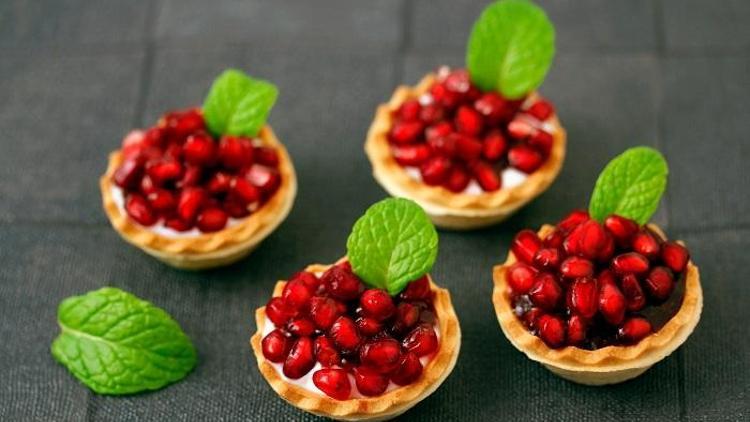 Hem Tatlı Hem Ekşi: Narlı Mini Tartlar