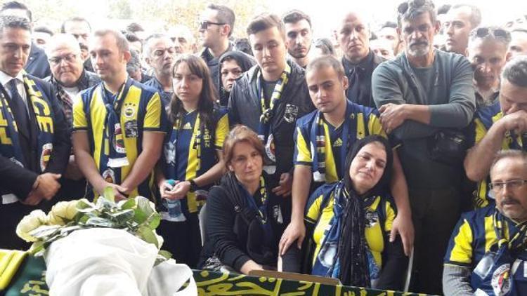Fenerbahçe taraftarı Koray için evinin önünde helallik alındı(2)