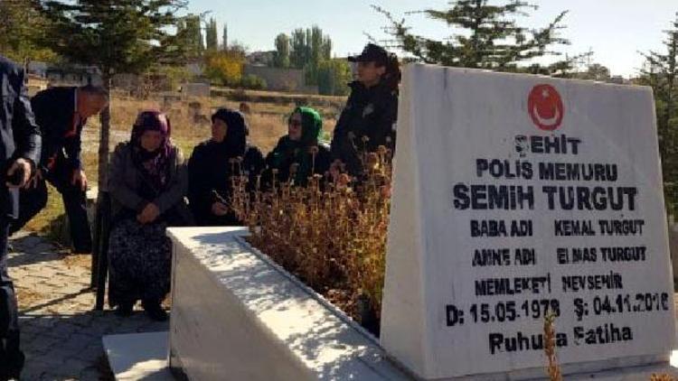 Şehit polis, mezarı başında anıldı