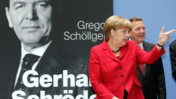 Schröder: Zirveden düştü, erken seçim olur