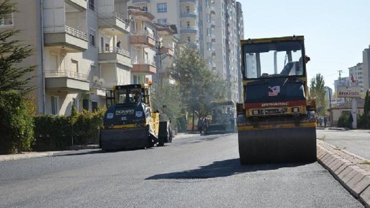 Olgunlar caddesinde asfaltlama çalışmaları sürüyor