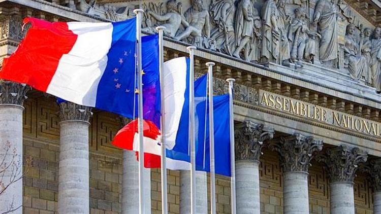 Fransa camileri denetlemek için 113 yıllık yasayı değiştiriyor