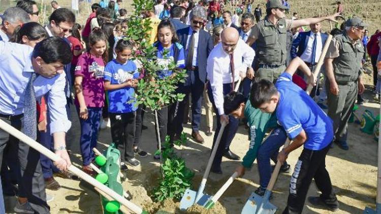 Adanada bin fidan toprakla buluştu