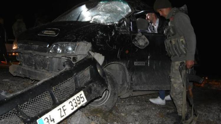 Vanda kaçak göçmenleri taşıyan minibüs şarampole devrildi: 5 ölü, 16 yaralı/ Ek fotoğraflar