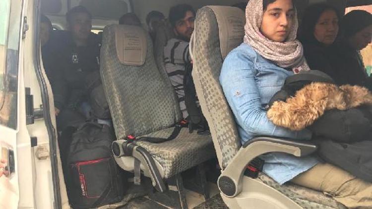 5 Afganın öldüğü kazada, hafif ticari araca 21 kişi binmiş/ Ek fotoğraflar