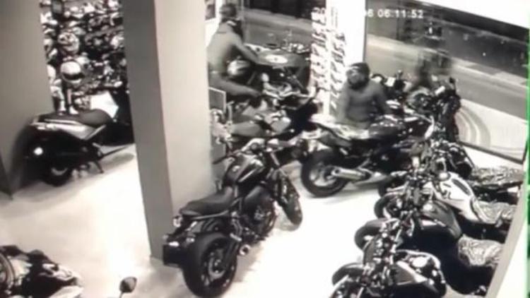 Hırsızlar 2,5 dakikada, 160 bin TL değerindeki iki motosikleti çaldı