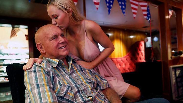 Geçen ay ölen genelev sahibi Dennis Hof, Nevada seçimlerini kazandı