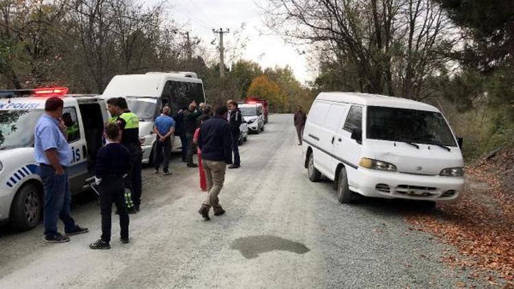 Servisten inen Abdullah, minibüsün çarpmasıyla yaralandı