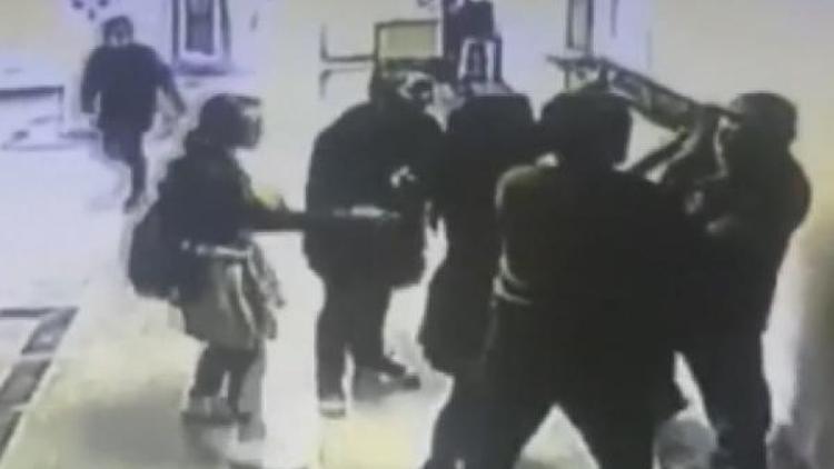 Üsküdarda öğretmene okulda silahlı saldırı anı kamerada