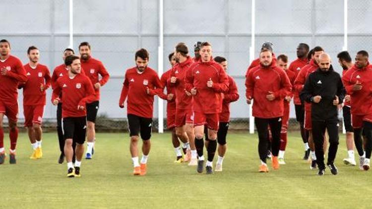 Demir Grup Sivassporu Beşiktaş maçına antrenörler hazırlıyor