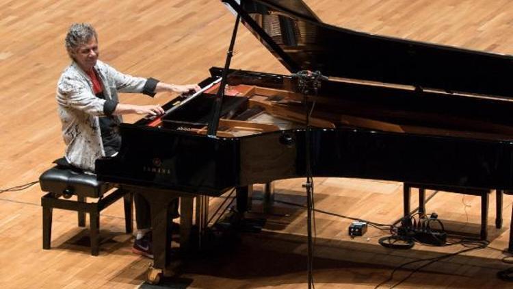 Cazın efsane ismi Chick Corea, İzmirde konser verdi