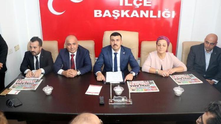 Yusuf Üras MHP rozetini taktı