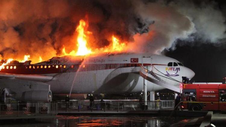 Konyada uçak restoran- kafede yangın (2)