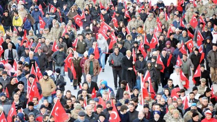 Erzurumda 10 bin kişi Aziziye Tabyalarına yürüdü