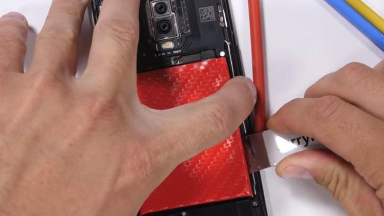 OnePlus 6T parçalarına ayrıldı: İçinden bakın neler çıktı