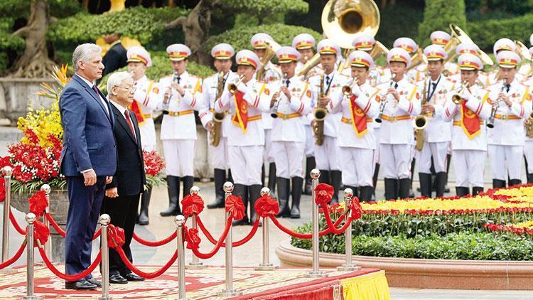 Küba’nın yeni lideri Vietnam’da