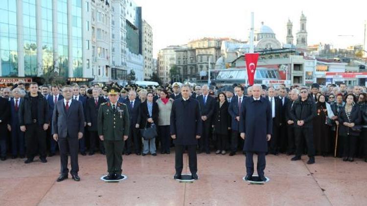 Taksim Meydanında Atatürkü anma töreni