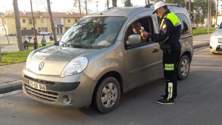 Trafik polisinden sürücülere broşür