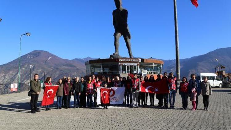 Erzade nine, Atatepede saygı duruşunda bulundu