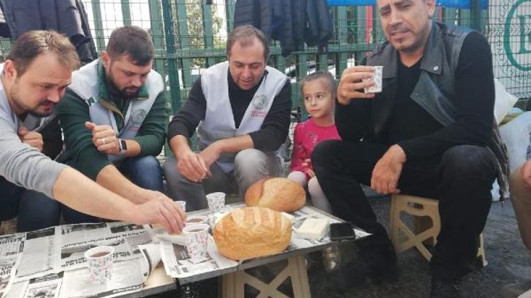Haluk Levent, işten çıkarılan Cargill işçileriyle kahvaltı yaptı