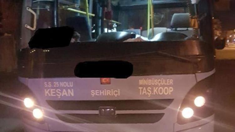 Alkollü minibüs şoförü duraktan, aracı ise trafikten menedildi