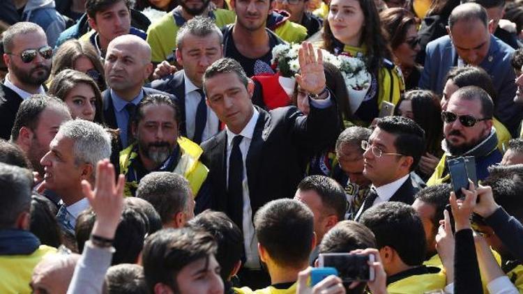 Fenerbahçeliler Atanın huzurunda